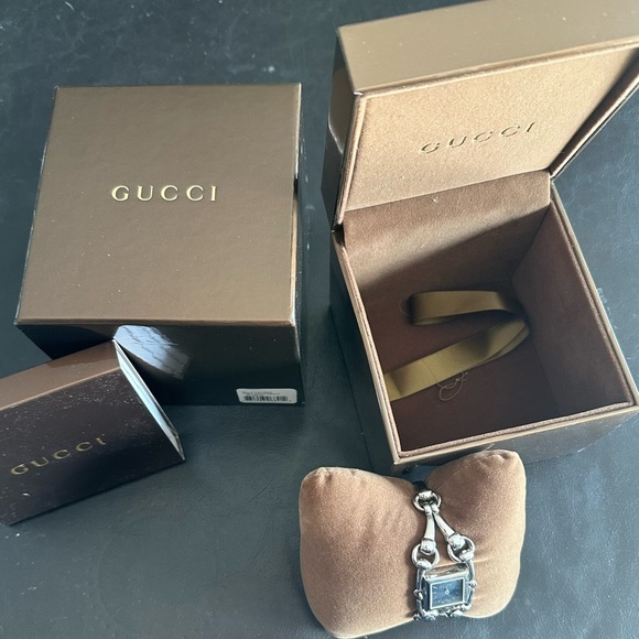 GUCCI SIGNORIA STAINLESS STEEL BLUE MOTHER OF PEARL WATCH - Picture 2 of 6